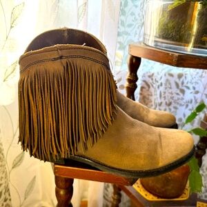 SOLD! Liberty Black Vegas Fringe tan/gray